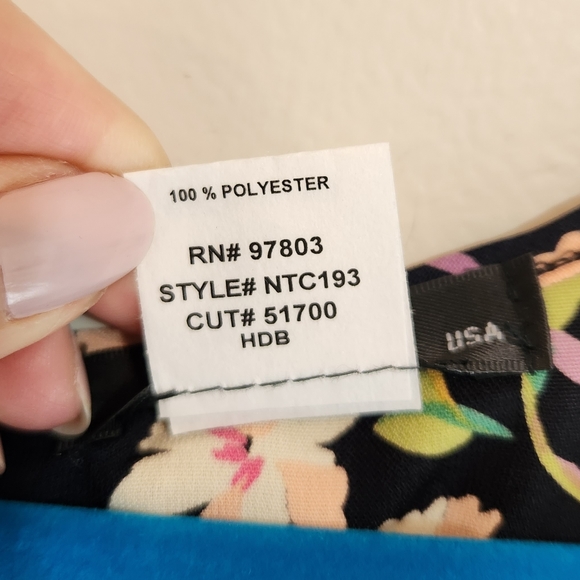 ➕️Ing Floral Top - Picture 7 of 7